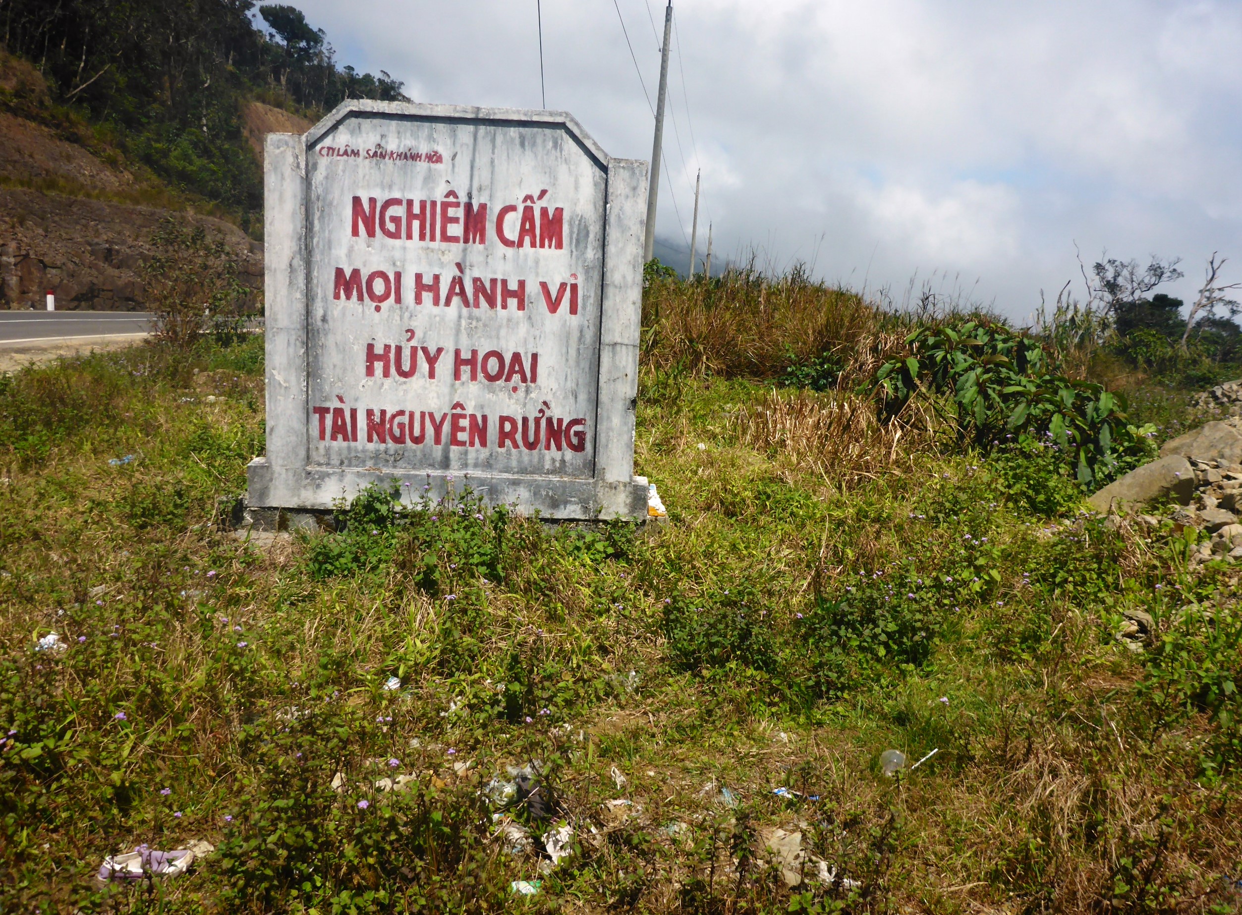 80km ride over the Hon Giao Pass to lunch at Khahn Vinh (76)