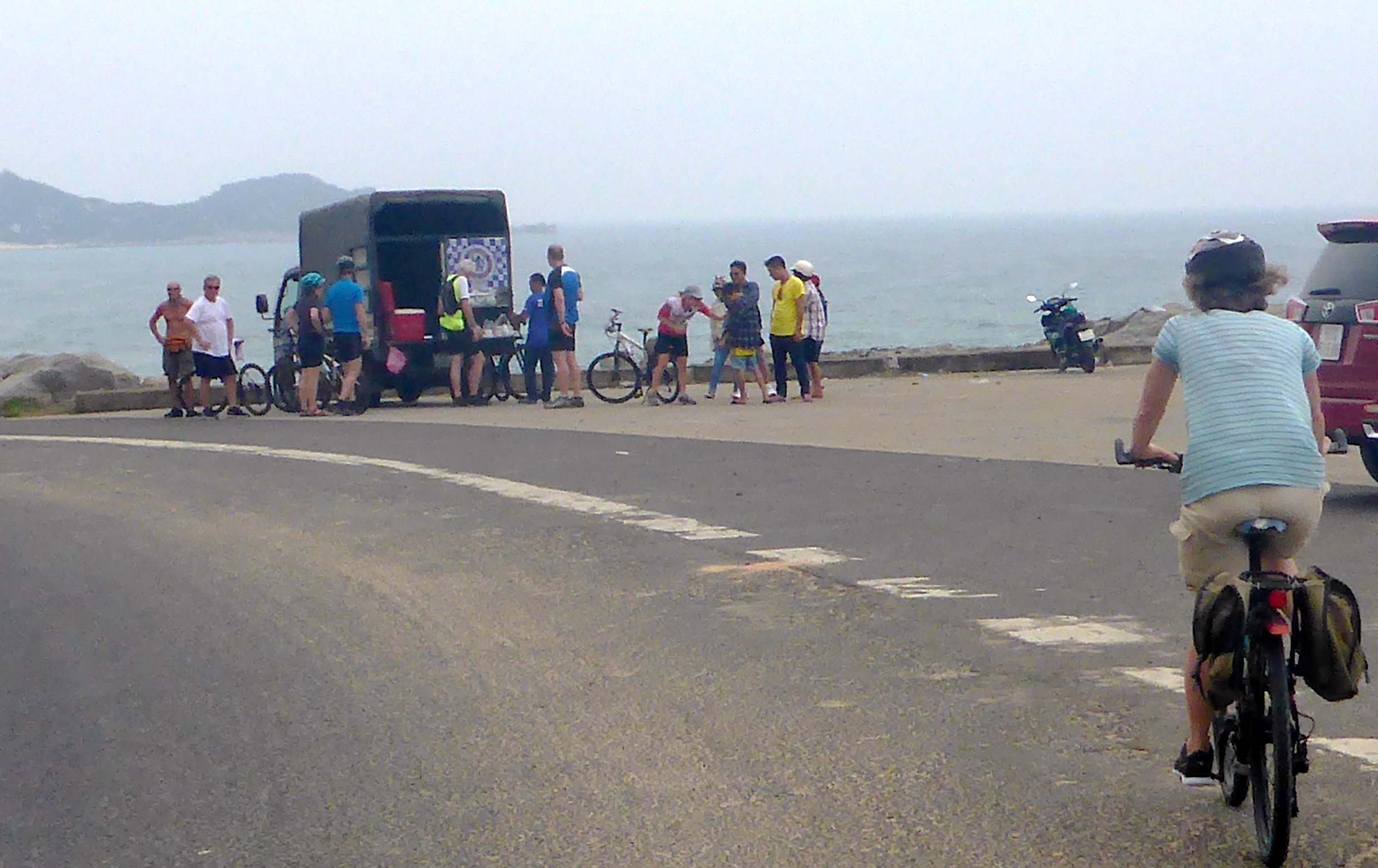 Cycling into Dai Lang (8)